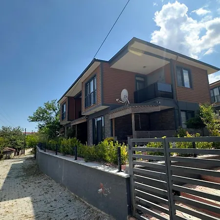 Sarosun Incisi Eriklide Bahceli Muestakil Villa